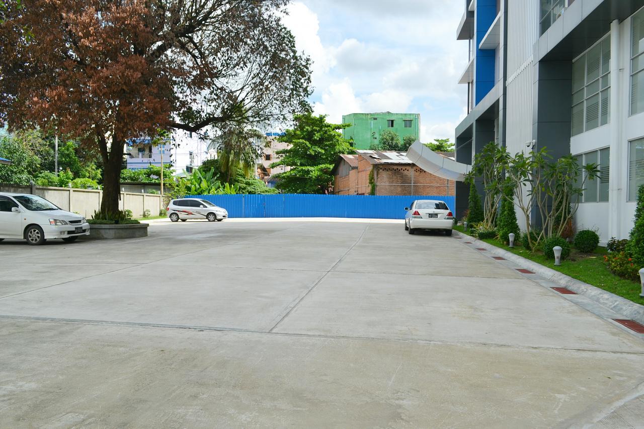 Hotel Broadway Yangon Exterior foto