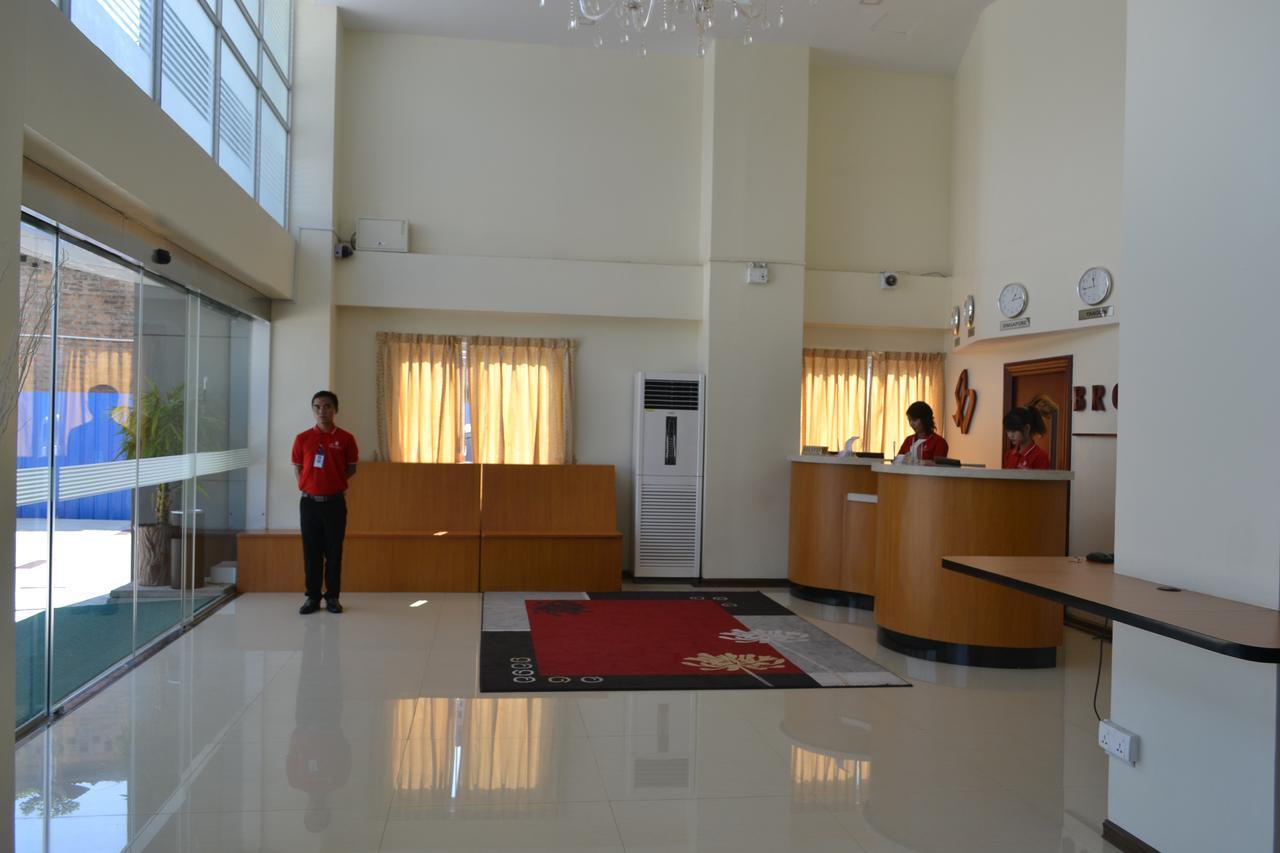 Hotel Broadway Yangon Exterior foto