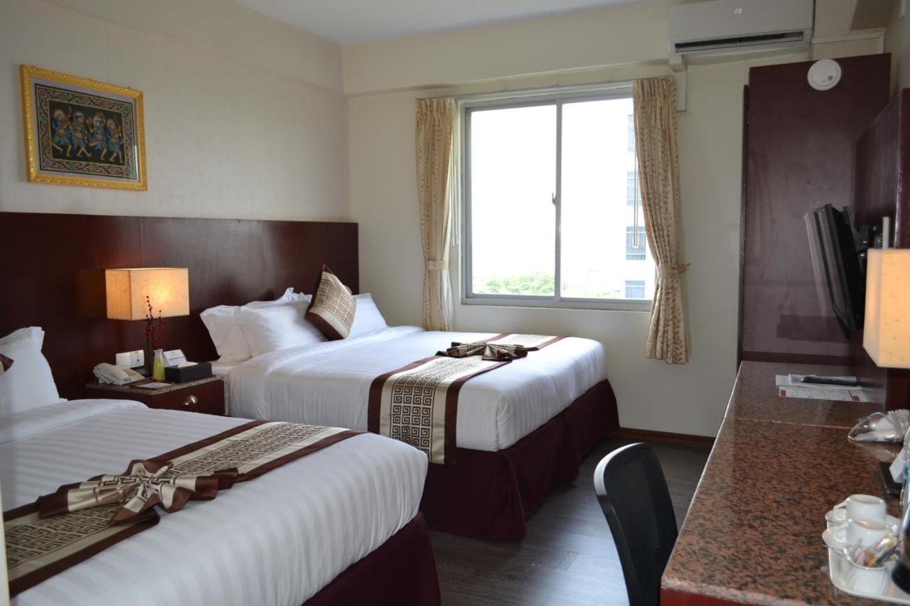 Hotel Broadway Yangon Exterior foto