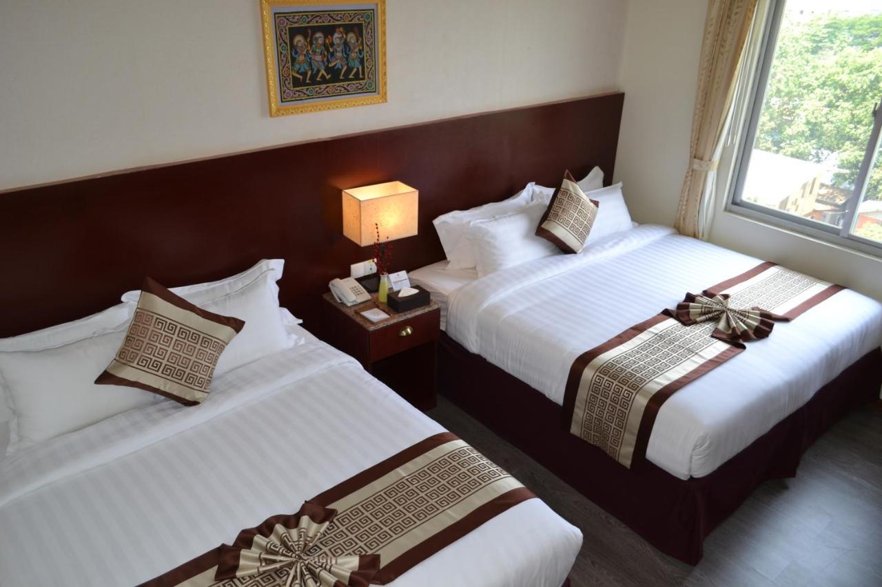 Hotel Broadway Yangon Exterior foto