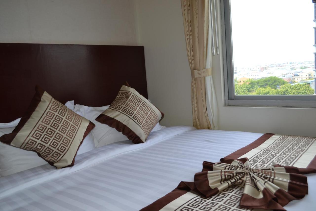Hotel Broadway Yangon Exterior foto