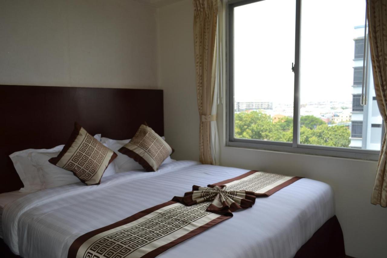 Hotel Broadway Yangon Exterior foto