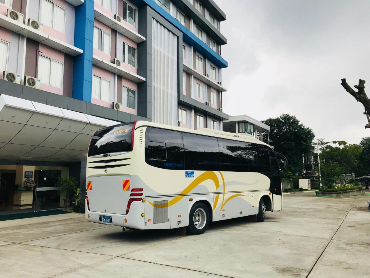 Hotel Broadway Yangon Exterior foto