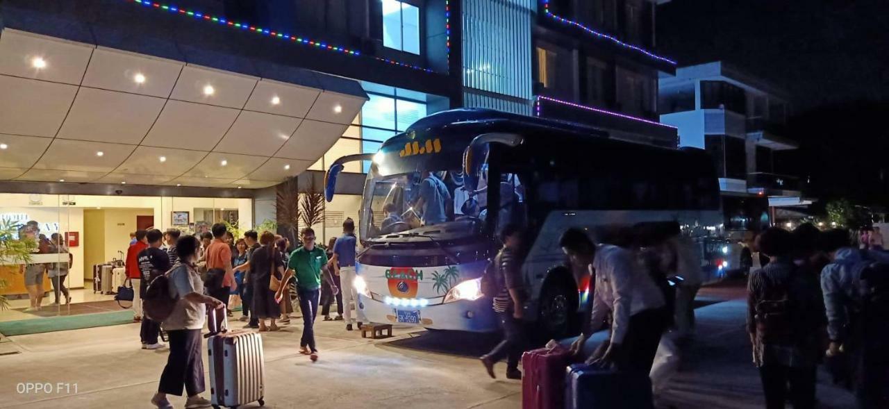 Hotel Broadway Yangon Exterior foto