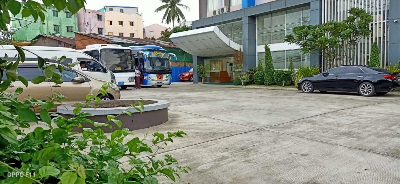 Hotel Broadway Yangon Exterior foto